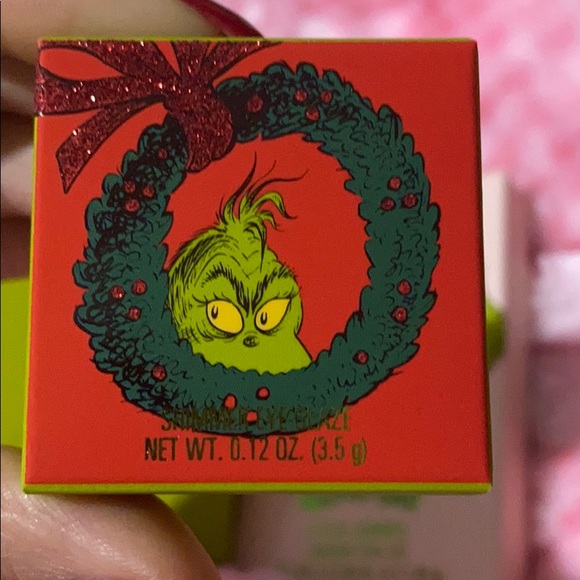 Limited edition Kylie Jenner x Grinch collection - Picture 5 of 5